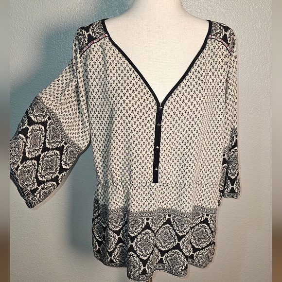 Women's Black and White Patterned Top Contrasting Shoulder, sleeves and hem.  XL - Picture 7 of 12
